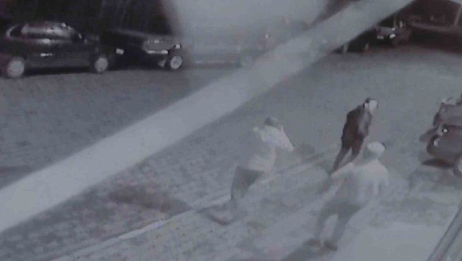 Tamir Yaptığı Sırada Telefon Patladı, Dükkandan Nasıl Kaçacağını Bilemedi