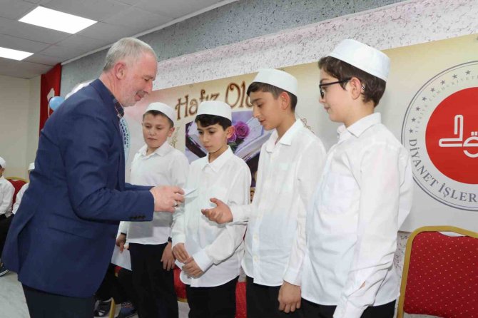 Eskişehirli Hafızlara Diplomaları Törenle Verildi