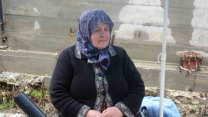 Depremin Merkez Üssü Kızılağıl’da Vatandaşlar Tedirgin: Evlerine Giremiyorlar