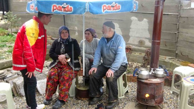 Depremin Merkez Üssü Kızılağıl’da Vatandaşlar Tedirgin: Evlerine Giremiyorlar