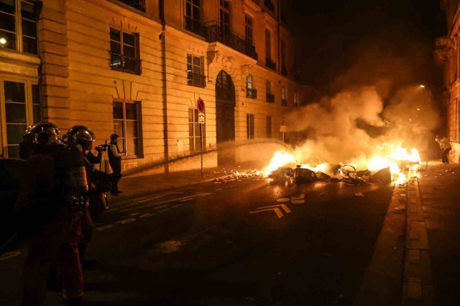 Fransa’da Emeklilik Reformu Protestolarında 310 Gözaltı