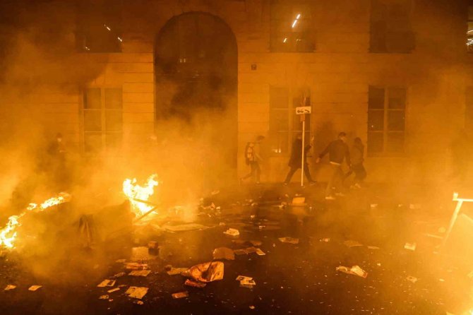 Fransa’da Emeklilik Reformu Protestolarında 310 Gözaltı