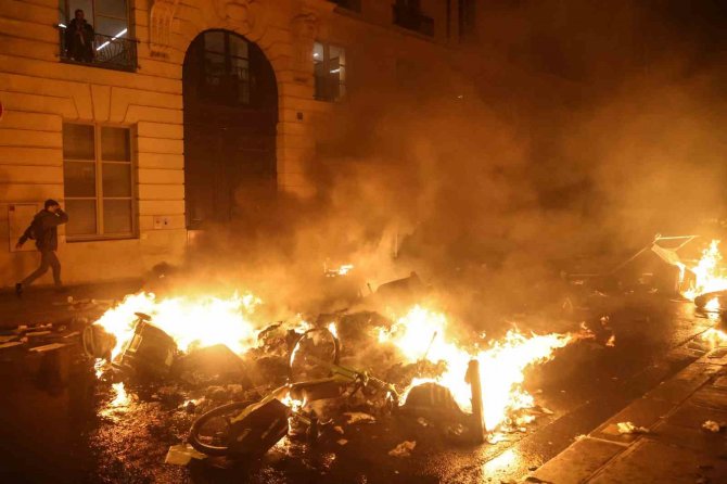 Fransa’da Emeklilik Reformu Protestolarında 310 Gözaltı