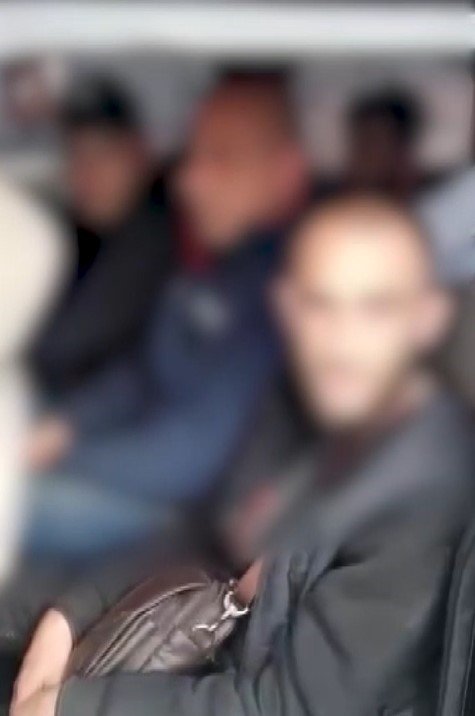 Şüphe Üzerine Durdurulan Araçtan 8 Düzensiz Göçmen Çıktı