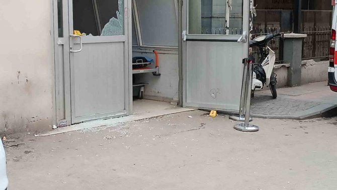 Sokakta Başlayan Silahlı Kavga Hastane Girişinde Son Buldu: 1 Yaralı