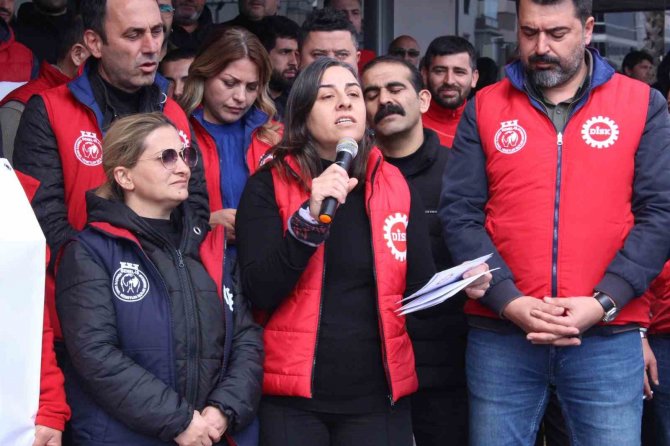 Karşıyaka Belediyesinde Maaş Krizi Devam Ediyor: İ̇şçiler İsyanda