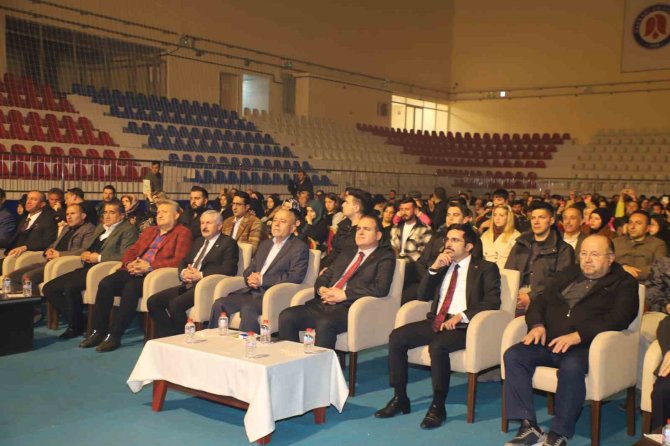 Hakkari’de Depremzedeler İçin Dayanışma Konseri Düzenlendi