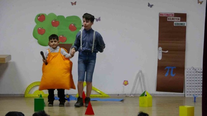 Yüksekova’da Halaylı ’Matematik Seferberliği’ Etkinliği