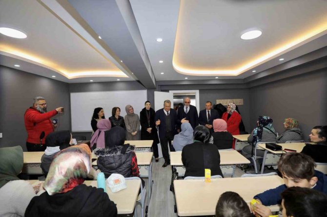 Muradiye’ye Yeni Hanımlar Lokali Açıldı