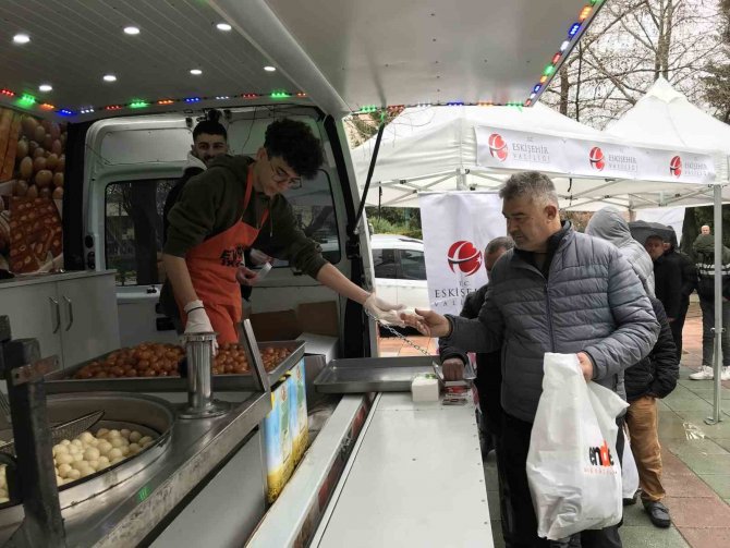 Eskişehir Valiliği Afetzedeler İçin Lokma Dağıttı