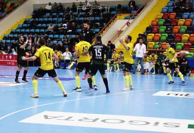 Sakarya Büyükşehir Hentbol Takımı Kupaya Yarı Finalde Veda Etti