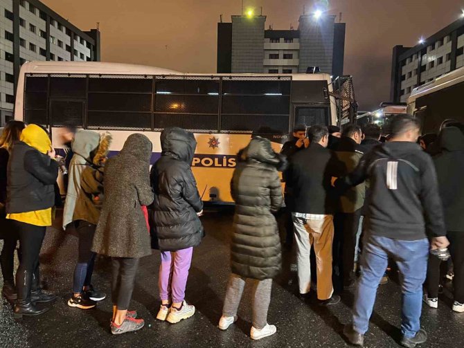 İ̇stanbul’da "Kökünü Kurutma Operasyonu"nda Yakalanan 161 Zanlı Adliyeye Sevk Edildi