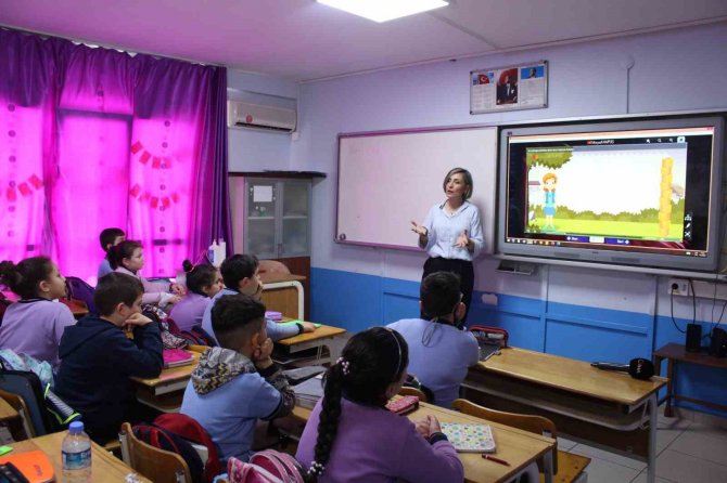 Kansere Yakalanan Öğretmen Öğrencilerini Bırakmadı