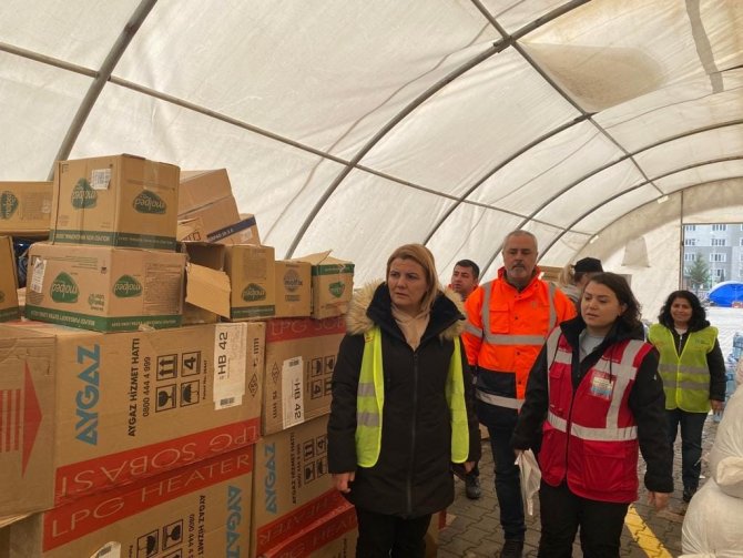 Başkan Hürriyet Yeniden Deprem Bölgesinde