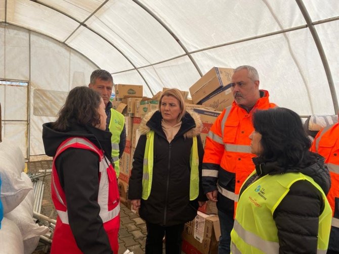 Başkan Hürriyet Yeniden Deprem Bölgesinde