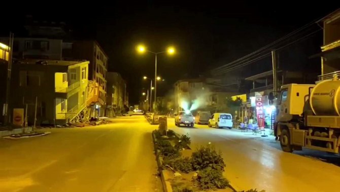 Siirt Belediyesi, Hatay’da Temizlik Ve İlaçlama Çalışmalarına Destek Veriyor