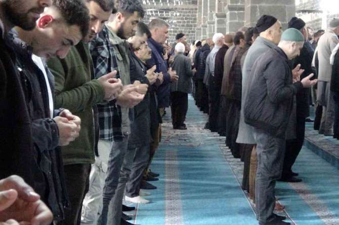 Depremde Hayatını Kaybedenlerin 40’ıncı Gününde Mevlit-i Şerif Düzenlendi
