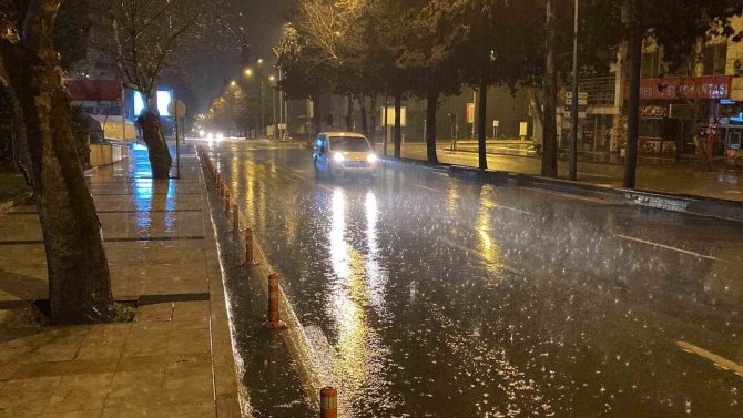 Sağanak Yağmur Depremzedelere Zor Anlar Yaşattı