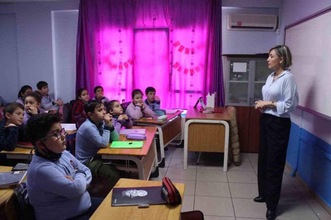 Kansere Yakalanan Öğretmen Öğrencilerini Bırakmadı