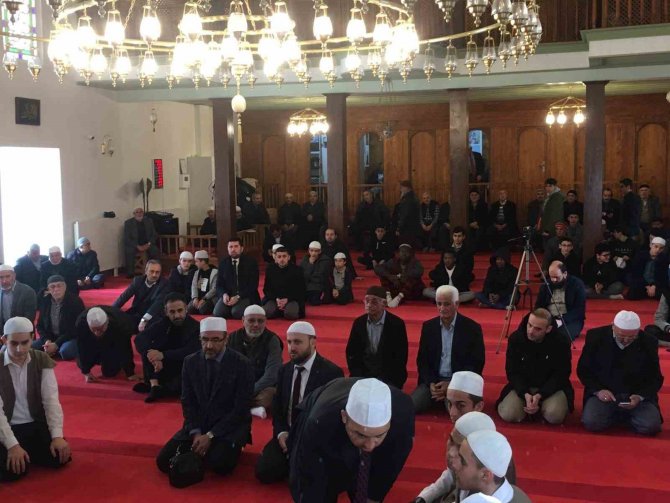 Kastamonu’da Eller Şehitler İçin Semaya Açıldı