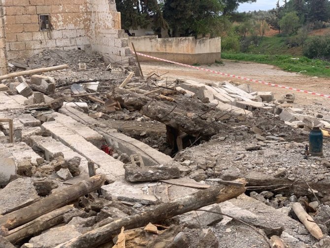 Çivi Çakmaya Çalıştığı Depo Başına Çöktü: 1 Ölü