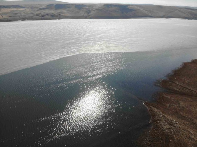 Kars Baraj Gölü’nün Buzları Çözülüyor