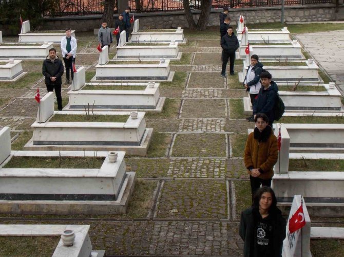 Kütahya Şehit Selim Cansız Ai̇hl Öğrencilerinden Hava Şehitliğinde Hatim Duası