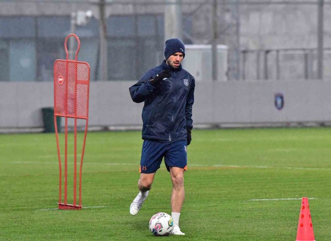 Başakşehir, Karagümrük Maçı Hazırlıklarına Başladı