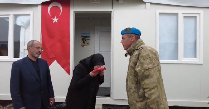 Mehmetçik’ten Şehit Piyade Üsteğmen Serkan Erkuş’un Malatya’da Yaşayan Ve Depremden Etkilenen Ailesine Anlamlı Ziyaret