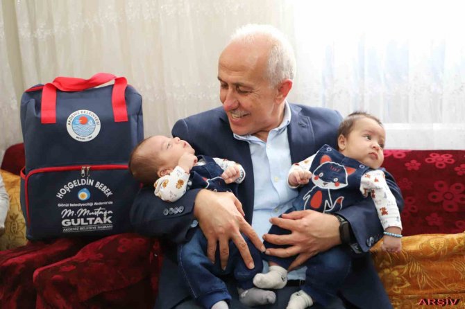 Akdeniz’de 5 Bin 352 Aileye ’Hoş Geldin Bebek’ Çantası Ulaştı