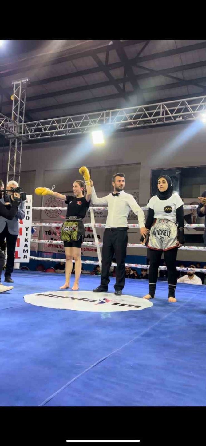 Kayserili Milli Sporcu Depremzedeler İçin Ringe Çıktı