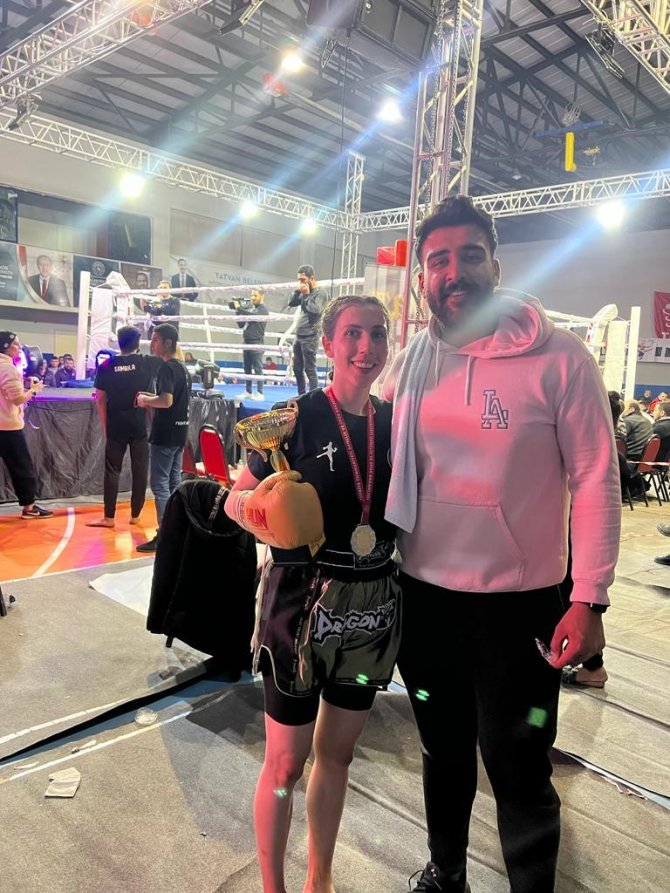 Kayserili Milli Sporcu Depremzedeler İçin Ringe Çıktı