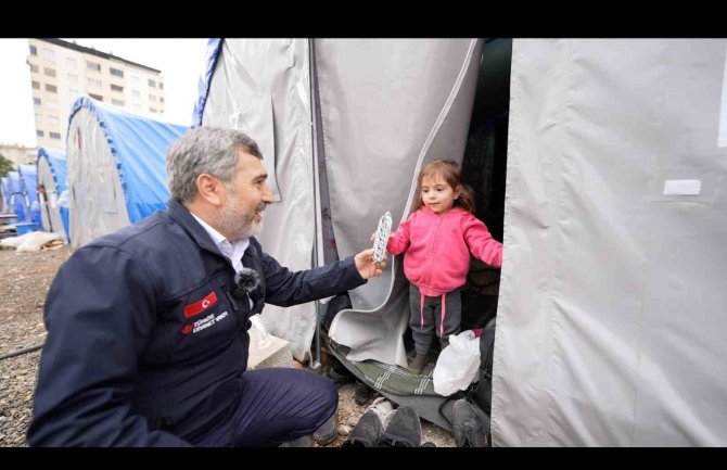 Müftülük Personeli Depremzedeleri Yalnız Bırakmıyor