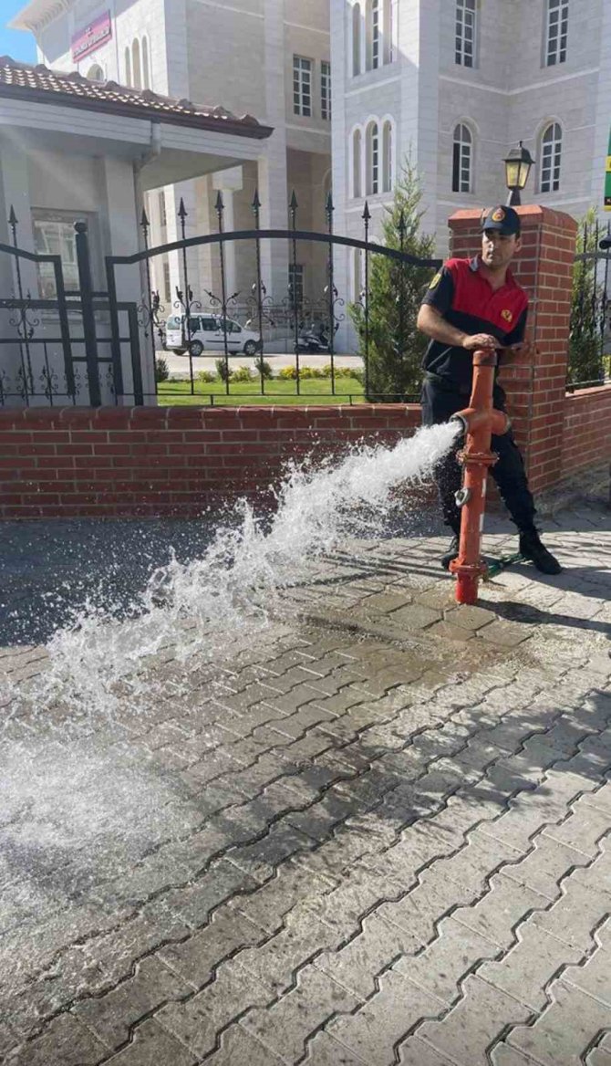 Büyükşehir İ̇tfaiyesi Bin 631 Hidrant Kurulumu Gerçekleştirdi