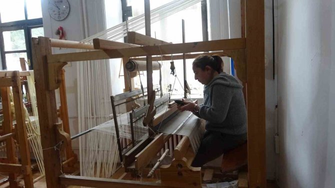 Meslek Lisesinde Üretildi, Muğlalı Kadınlar Dokudu