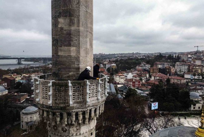 Ramazan Ayının Simgesi Mahyalar Camileri Süslemeye Başladı
