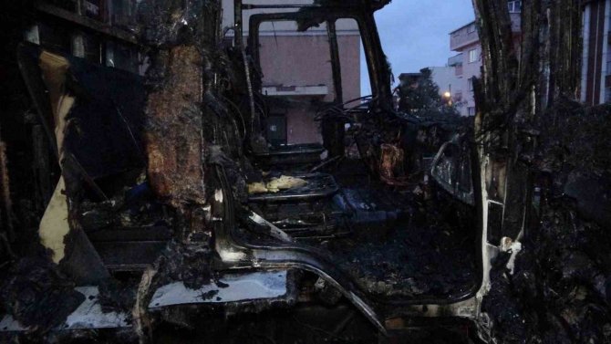 Pendik’te Kamyonun Alev Alev Yandığı Anlar Kamerada