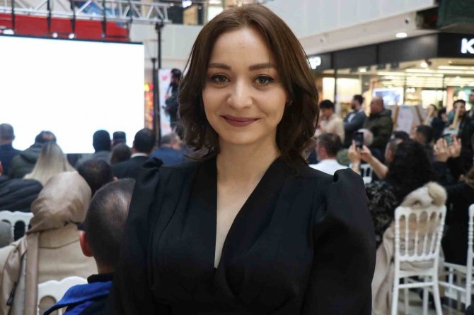 En Anlamlı Müzayede: Depremzede Çocukların Çizdiği Resimler Sergilendi