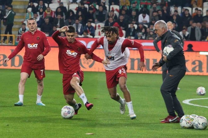 Spor Toto Süper Lig: Konyaspor: 0 - Galatasaray: 0 (Maç Devam Ediyor)
