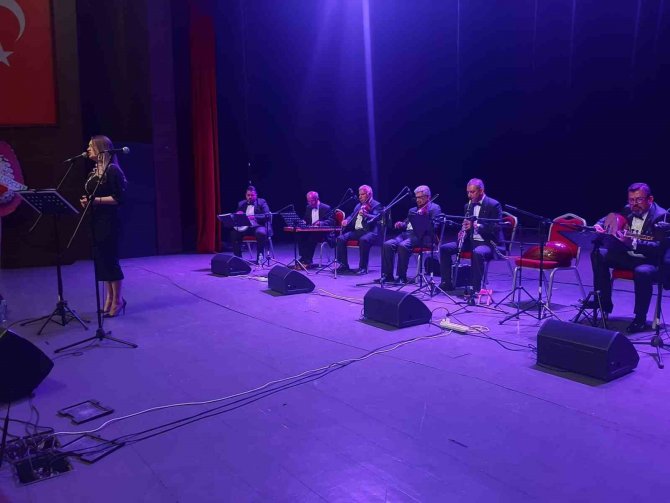 Doktor Ve Mühendislerden Depremzedeler İçin Konser