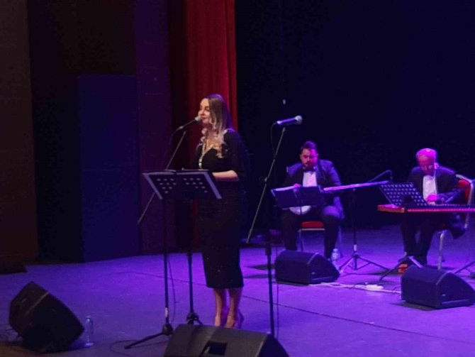 Doktor Ve Mühendislerden Depremzedeler İçin Konser
