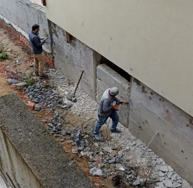 Altı Katlı Binanın Perde Betonunun Kesilmek İstenmesi Böyle Görüntülendi