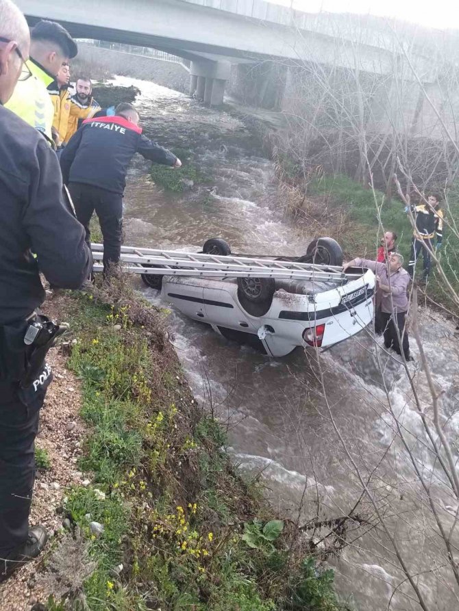 Tokat’ta Otomobil Dereye Uçtu: 1 Ölü, 1 Yaralı