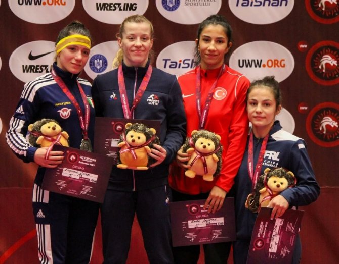 Zehra Demirhan, Bronz Madalya Kazandı