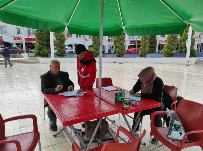 Selendili Vatandaşlar Kan Bağışına Yoğun İlgi Gösterdi