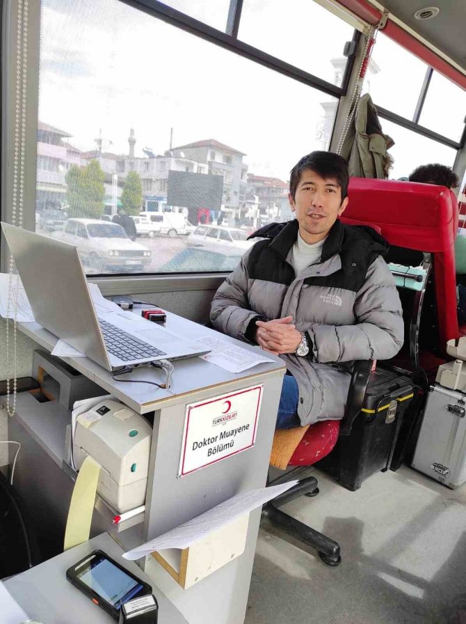 Selendili Vatandaşlar Kan Bağışına Yoğun İlgi Gösterdi