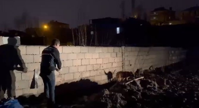 Van’da Toprağa Gömülü Silah Ve Mühimmat Bulundu