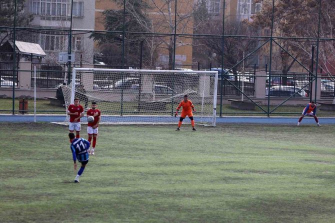 Yenimahalle Belediyespor Namağlup Liderlik Koltuğuna Oturdu
