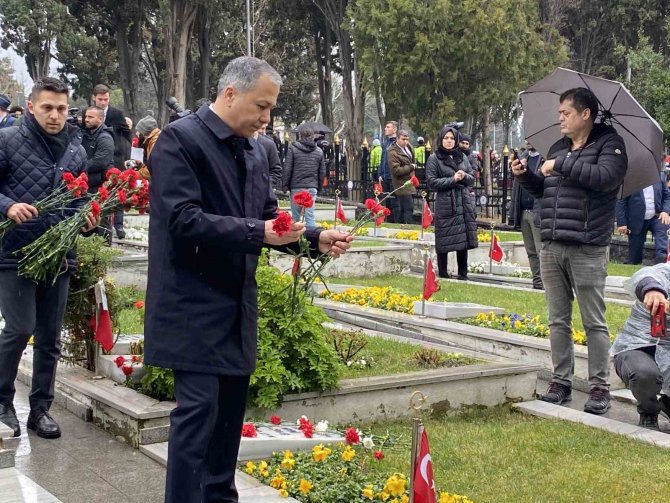 Çanakkale Şehitleri, Edirnekapı Şehitliği’nde Törenle Anıldı