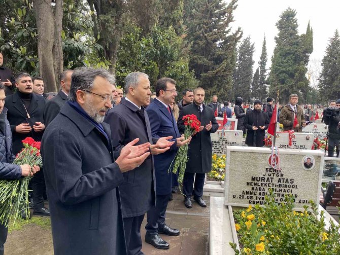 Çanakkale Şehitleri, Edirnekapı Şehitliği’nde Törenle Anıldı